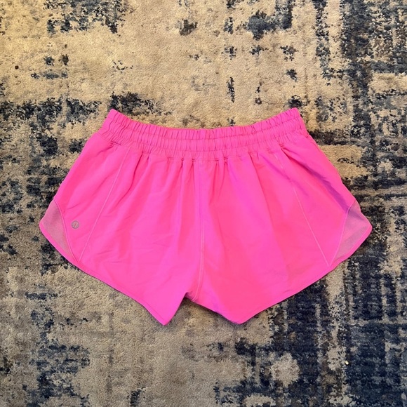 Lululemon Hotty Hot Short ll *2.5” Size 6 In Dark Prism Pink - Picture 2 of 10